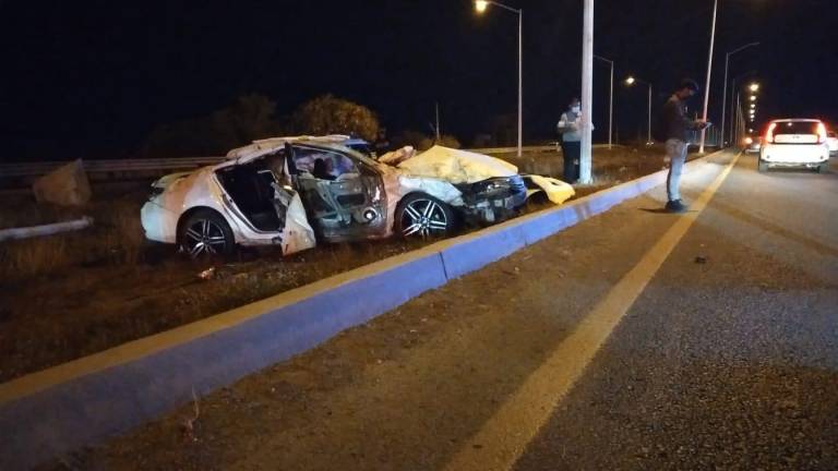 Accidente automovilístico en la Costera deja un muerto y varios heridos