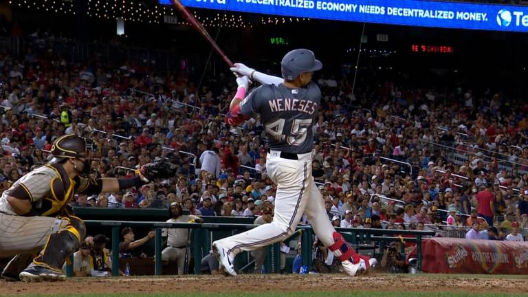 Joey Meneses sigue imparable.