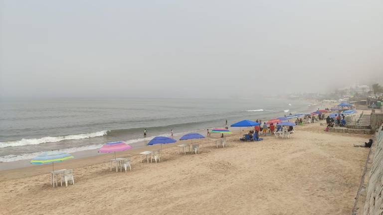 Restringen actividades en el mar de Mazatlán debido a las condiciones de neblina