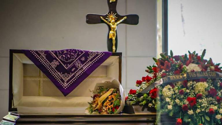 Familiares se reunieron para darle un último adiós a la activista de animales María Dolores Patiño.