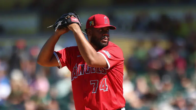 Kenley Jansen buscará aportar su experiencia en el bullpen de los Tigres de Detroit.