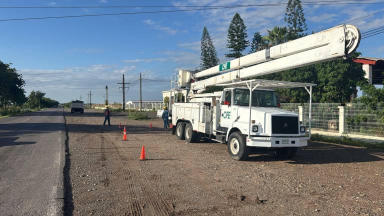 Restablece CFE servicio en tres municipios de Sinaloa