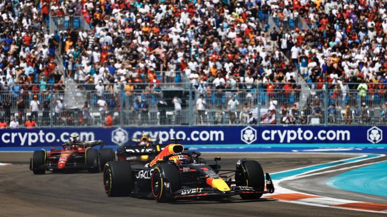 Checo Pérez finaliza cuarto en el Gran Premio de Miami; Max Verstappen gana