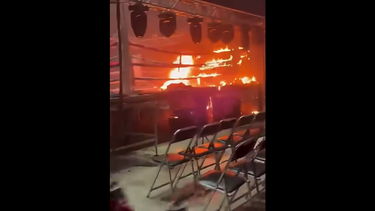 El ring que se estaba montando fue quemado.