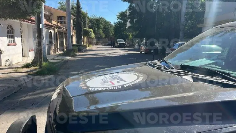 Vecinos alertaron a las autoridades tras hallar un hombre sin vida en el fraccionamiento ISSSTESIN.