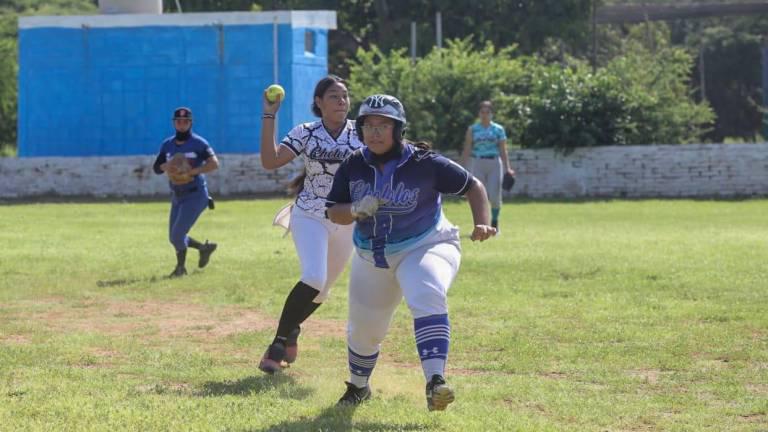Reales y Bird definen al monarca absoluto en Softbol del Chololos