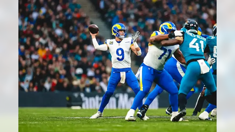 Matthew Stafford lidera a los Rams a una victoria dominante.