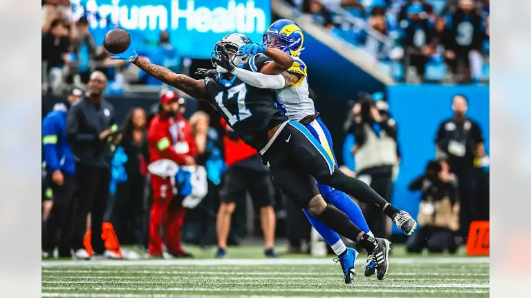 Los Rams sufren, pero avanzan.