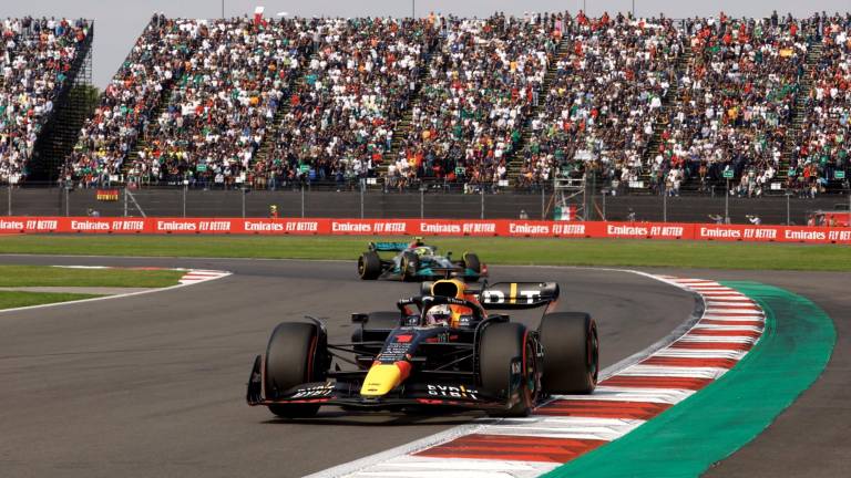 Checo Pérez sube al podio en el Gran Premio de México; Max Verstappen gana