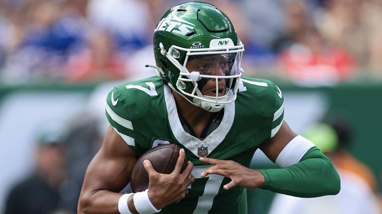 Justin Fields podría recibir mucho tiempo de juego con los Chiefs mientras se recupera Patrick Mahomes.