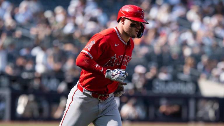 El cañonero de los Angelinos conectó jonrón en cuatro juegos consecutivos y cinco en la serie.