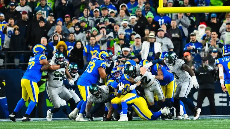 Seahawks se impone por 38-37 a Rams.