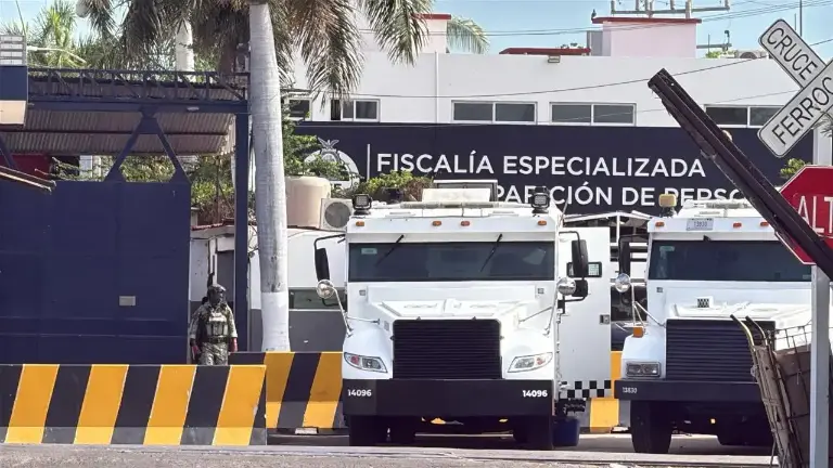 Una riña registrada en el penal de Aguaruto, en Culiacán, dejó siete internos muertos y uno herido.
