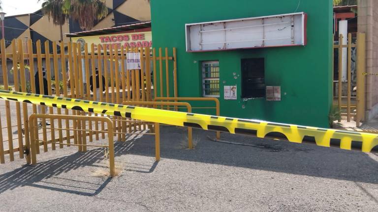 Durante la madrugada de este jueves fue atacada a balazos la Feria Ganadera en Culiacán.