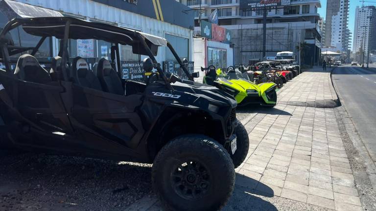 La Subdirección de Tránsito de Mazatlán advierte que se mantienen las restricciones en la circulación de razers en la zona turística.