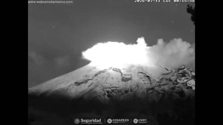 El Popocatépel amaneció exhalando.
