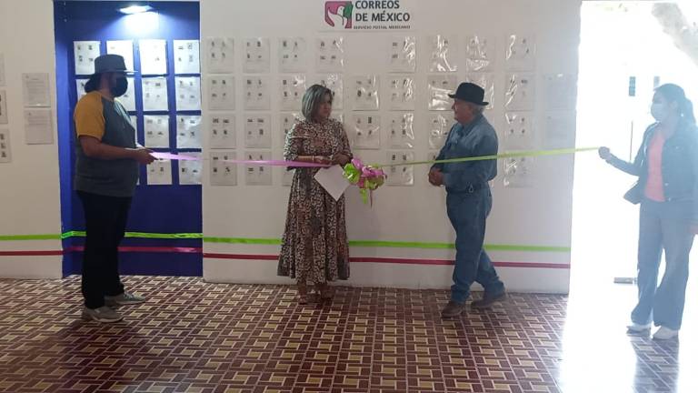 Jorge Luis Hurtado y María de Los Ángeles Arias Padilla inauguran la muestra.