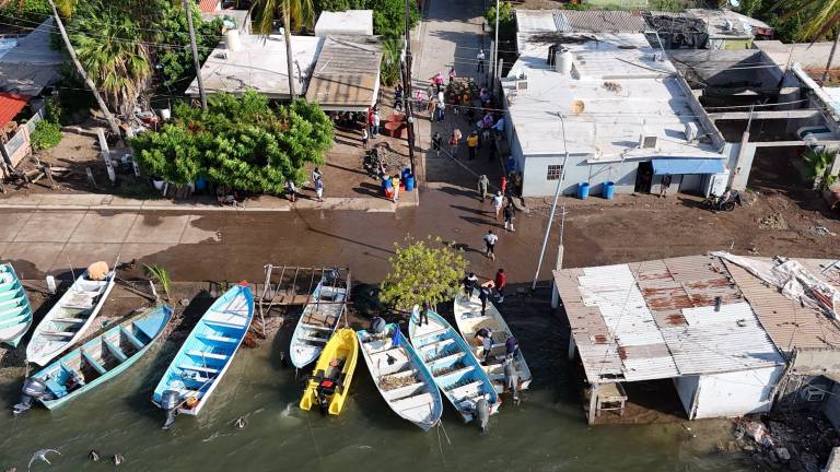 En Sinaloa algunas comunidades pesqueras han sufrido inundaciones debido al aumento de las mareas.