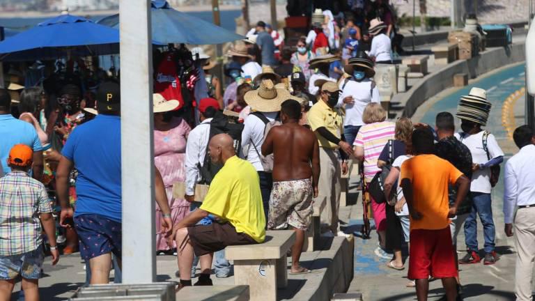 El turismo en Mazatlán puede traer nuevas variantes de Covid-19, señalan autoridades.