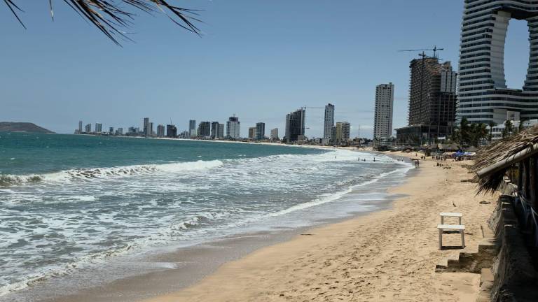 Pese a que ha bajado el oleaje, se pide se siga teniendo precaución en el mar.