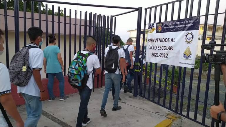 Tras un año y 7 meses de ausencia, alumnos de la UAS regresan a clases presenciales en Mazatlán