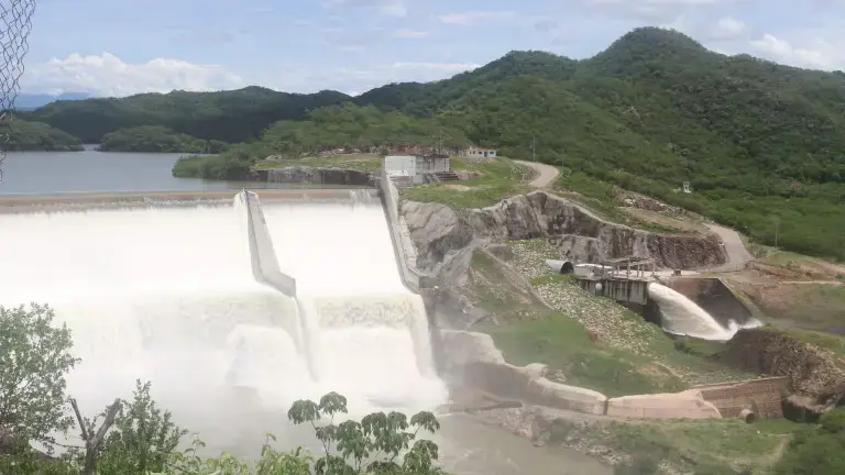 El Tratado de Aguas de 1944 establece que México y Estados Unidos deben compartir las aguas de los ríos Bravo y Colorado que discurren por la frontera común.