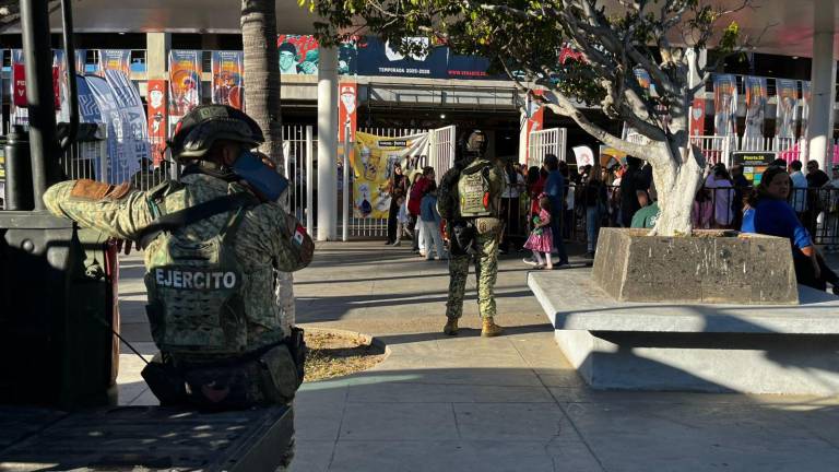 Afuera del Teodoro Mariscal se lleva a cabo un fuerte operativo de seguridad.