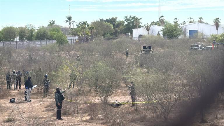 El hallazgo fue reportado en un predio cercado ubicado cerca de un canal pluvial de dicha comunidad, a pocos metros de la carretera Culiacán-El Dorado.