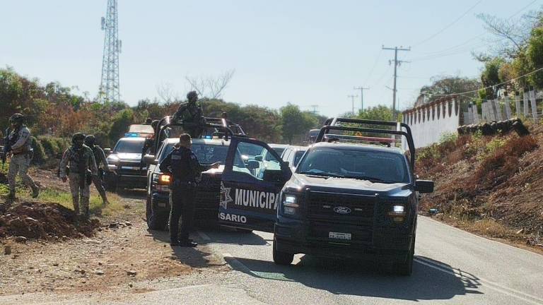 Un convoy de diferentes corporaciones y autoridades acude a comunidad de Rosario donde se reporta derrumbe de mina.