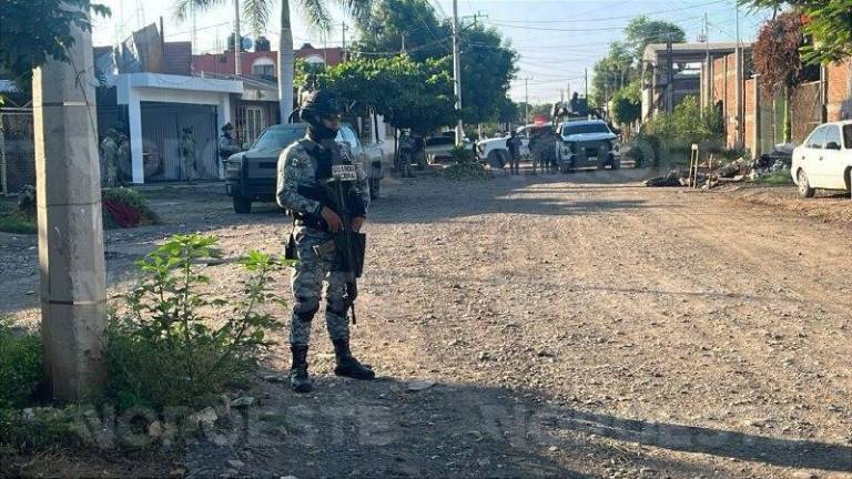Elementos de seguridad resguardan la zona del ataque en contra del em elemento policial.