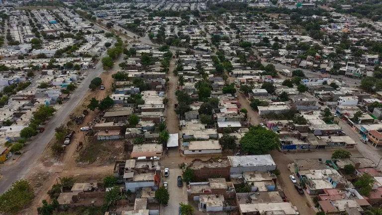 El proyecto contempla renovación de redes hidráulicas y sanitarias, además de mejoras urbanas para beneficiar a decenas de viviendas en Villas del Sol.