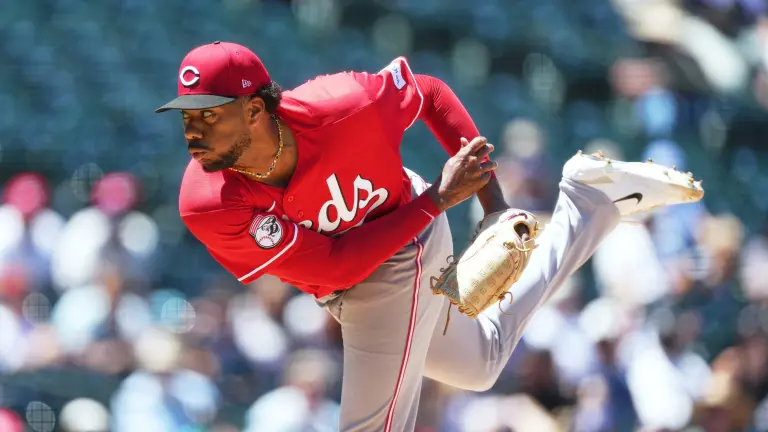 Hunter Greene será operado del codo y vuelve a frenar su carrera con los Rojos.