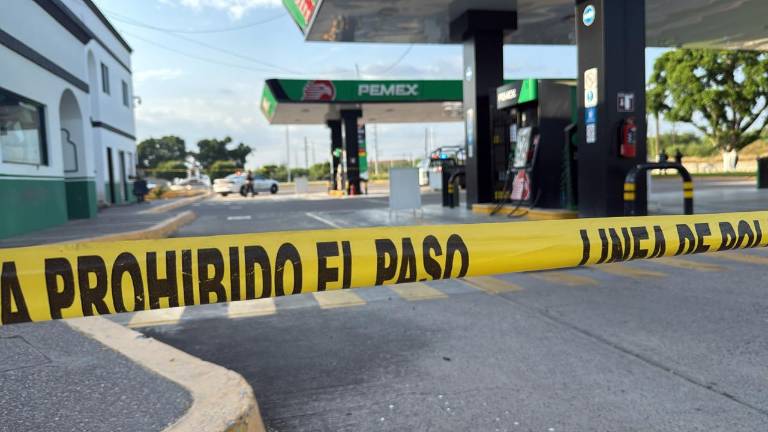 Atacan a balazos a gasolinera ubicada al norte de Culiacán, sobre la carretera Internacional México 15.