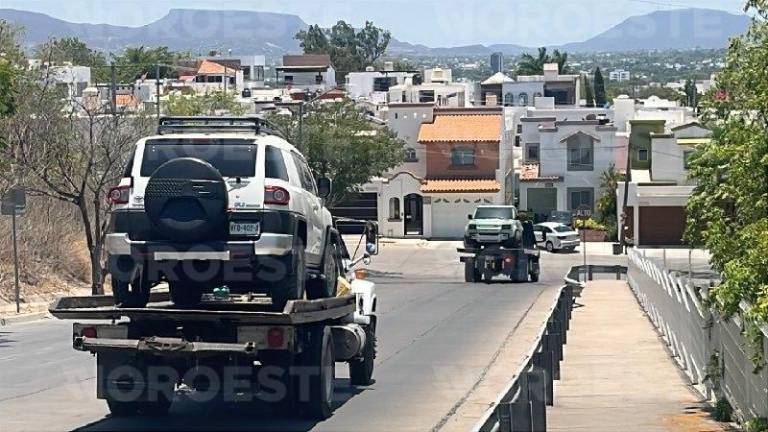 Autoridades ingresaron a una privada en Culiacán y aseguraron dos automóviles con reporte de robo.