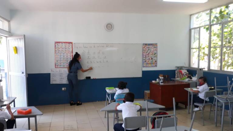 Por acuerdo de padres de familia, pocos niños regresan a las aulas en primaria de Rosario