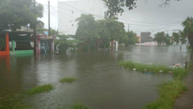 Viviendas de algunas colonias de Mazatlán sufrieron inundaciones tras el paso del huracán “Nora”.
