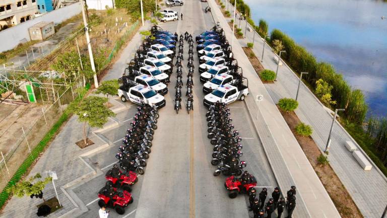 Tras tener periodo vacacional trágico, Mazatlán estrena patrullas y uniformes para policías