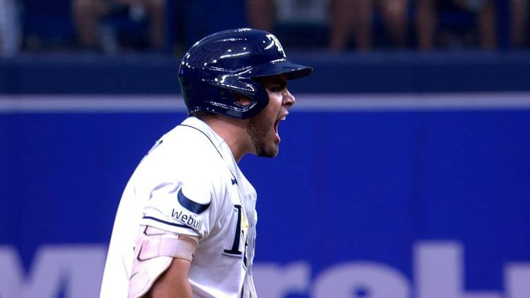 Jonathan Aranda impulsa tres carreras y guía a Rays al triunfo sobre Yanquis