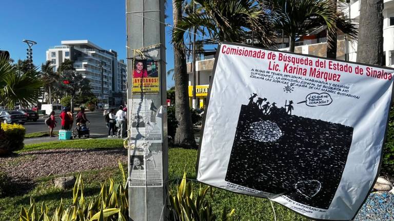 Madres buscadoras de Mazatlán demandaron la salida de la comisionada Karina Márquez.