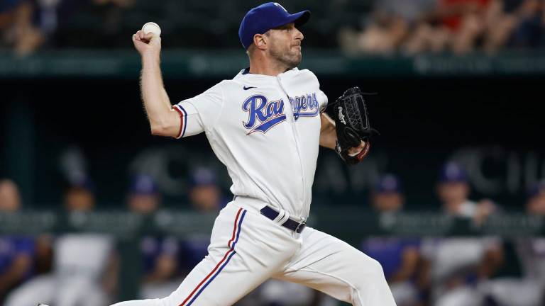 Max Scherzer fue incluido en el róster de los Rangers, ya que será el abridor del Juego 3 de la Serie de Campeonato de la Liga Americana.