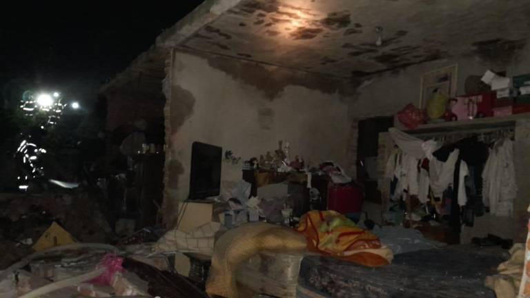 Explosión de gas derriba pared de una vivienda en Mazatlán