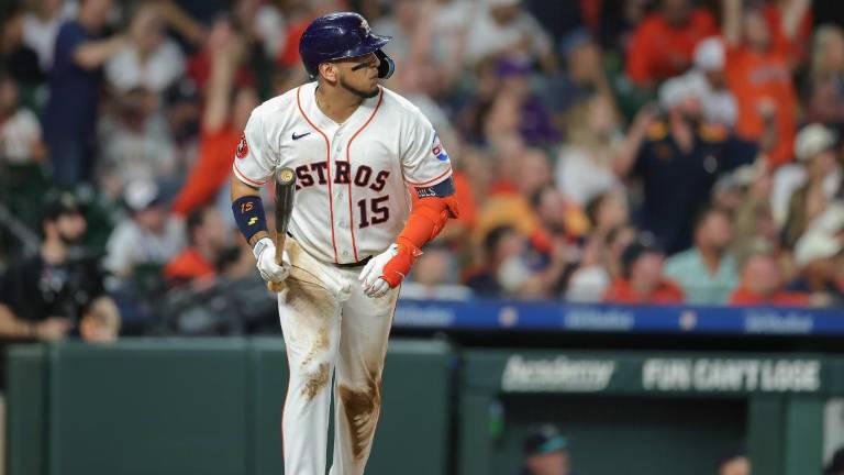 Isaac Paredes pega jonrón de dos carreras en la octava entrada.