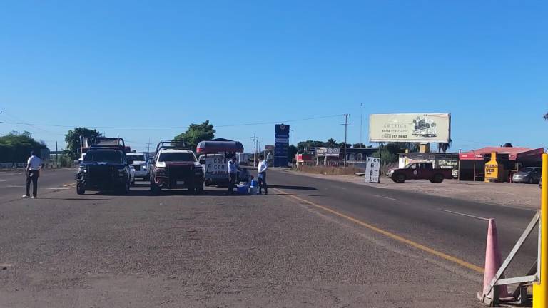 En la caseta de Puente Sinaloa, en Guasave, se ha permitido la circulación en ambos sentidos este martes.