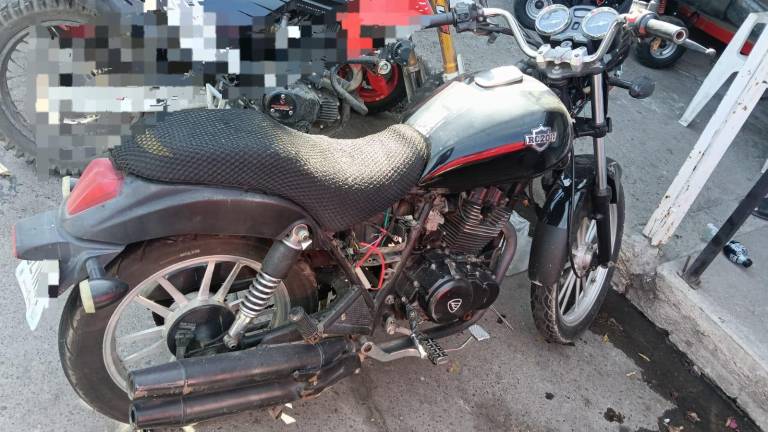La motocicleta fue asegurada por elementos de la Secretaría de Seguridad Pública Municipal y trasladada a una pensión.
