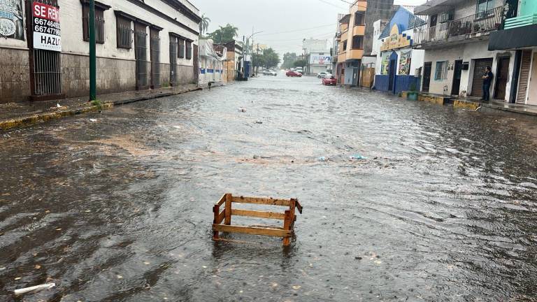 Lluvias fuertes se registran durante la mañana de este lunes en Culiacán.