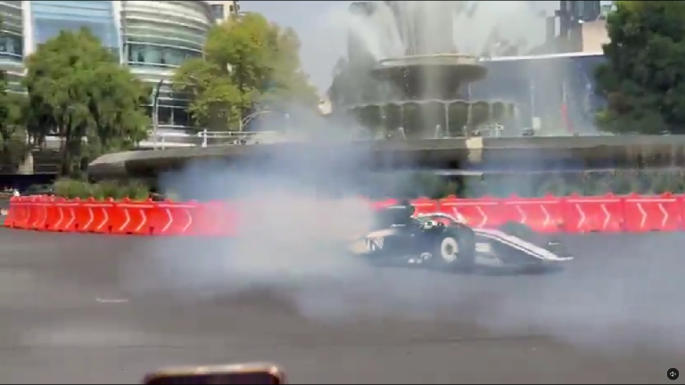 Checo Pérez realiza su Show Run en la CDMX.