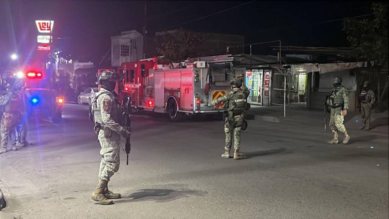 Un domicilio de la colonia Aquiles Serdán sufrió un conato de incendio este viernes; militares resguardaron la zona.