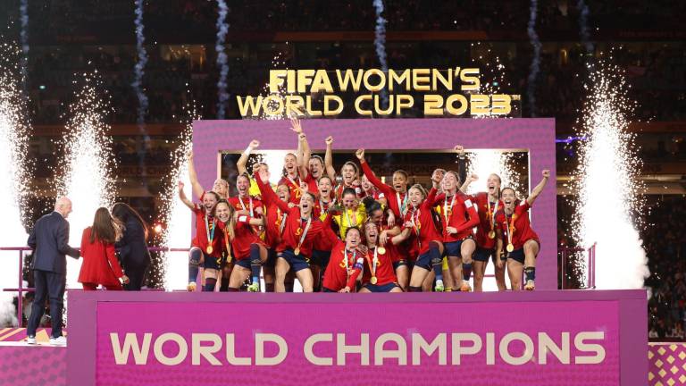 Apenas en su tercer mundial femenino, España levantó la copa por primera vez.