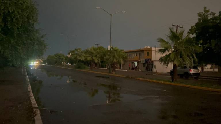Habitantes de Culiacancito reportaron interrupciones en el suministro eléctrico y las comunicaciones durante la lluvia registrada la tarde de este viernes.