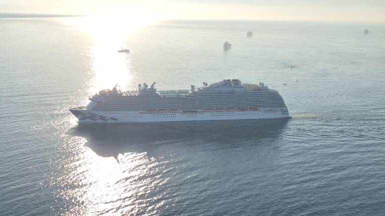 El crucero turístico Royal Princess es el primero que llega a Mazatlán en el arranque de 2026.